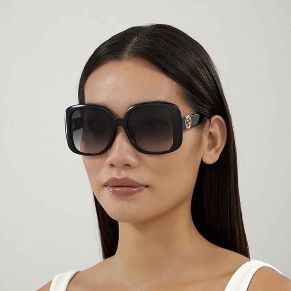 Gucci GG1029SA 001 Black Gold Chain Women Sunglasses Brown Grey Lens Large - Picture 2 of 6